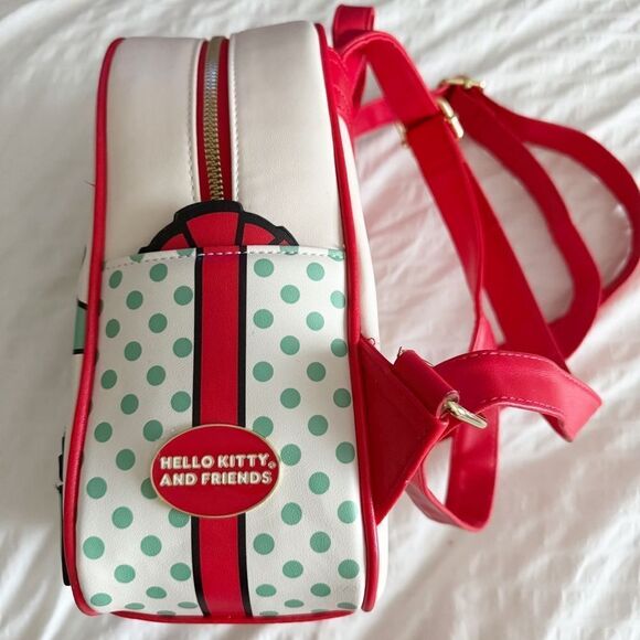 Hello Kitty Holiday Backpack & Card Holder - Picture 3 of 7